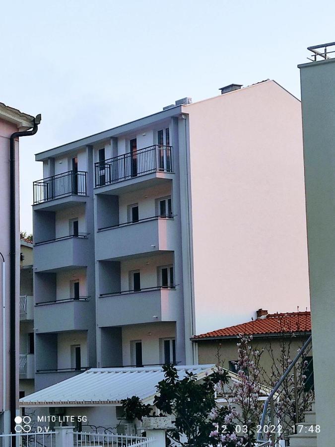 Apartmani Daniela Podgora Buitenkant foto